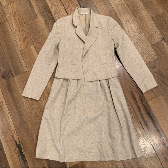 None Dresses & Skirts - Vintage Woman’s Beige Linen Skirt Suit Set Size 3/4